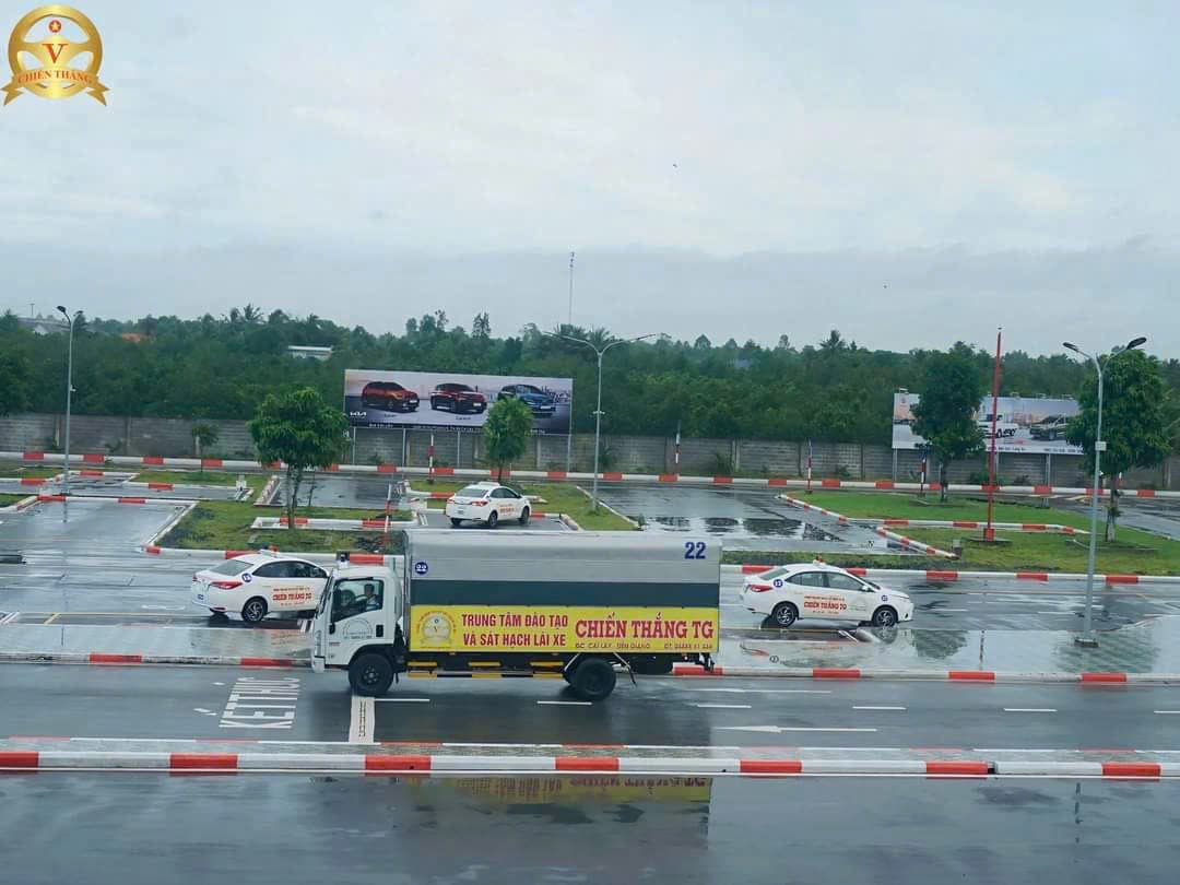 Sân tập lái ô tô